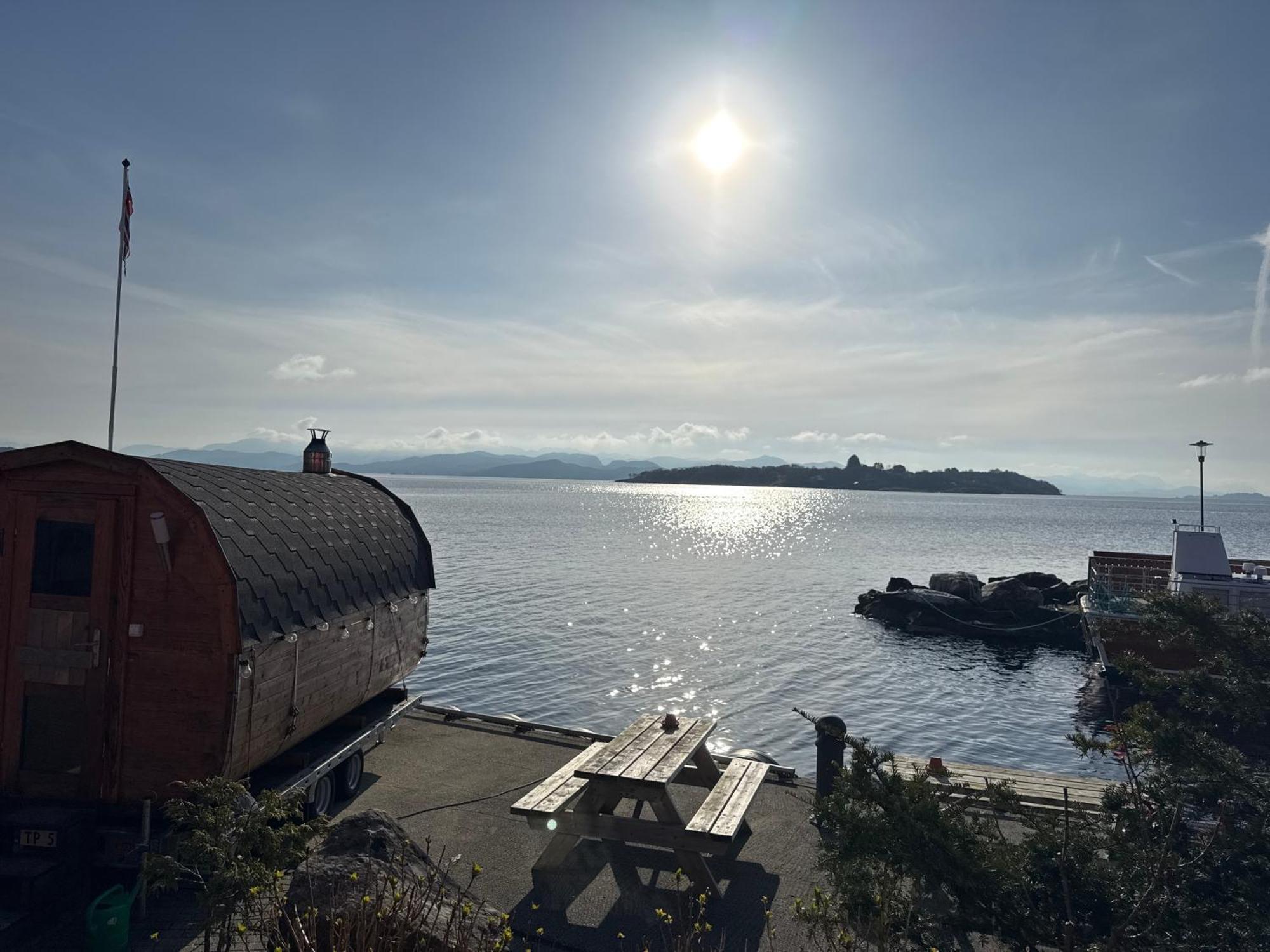 Sjoberg Hotell Og Ferie Leiligheter Osthusvik Екстер'єр фото